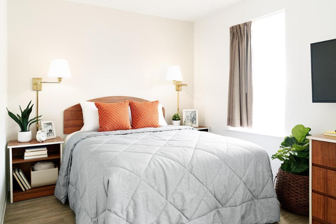 Intown Suites Extended Stay Indianapolis In -College Park Michigan Road Exterior foto
